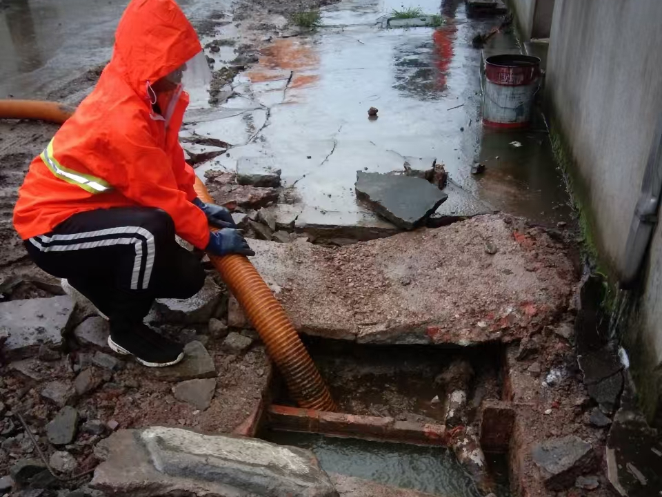 净潭乡专业清理污水池 炜誉市政以规范流程守护城市 “肠道”